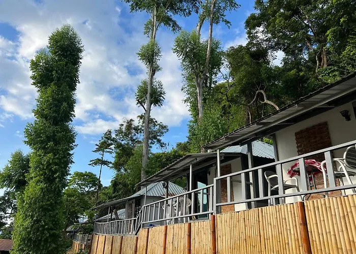 Hangover Chill & Hill Hostel